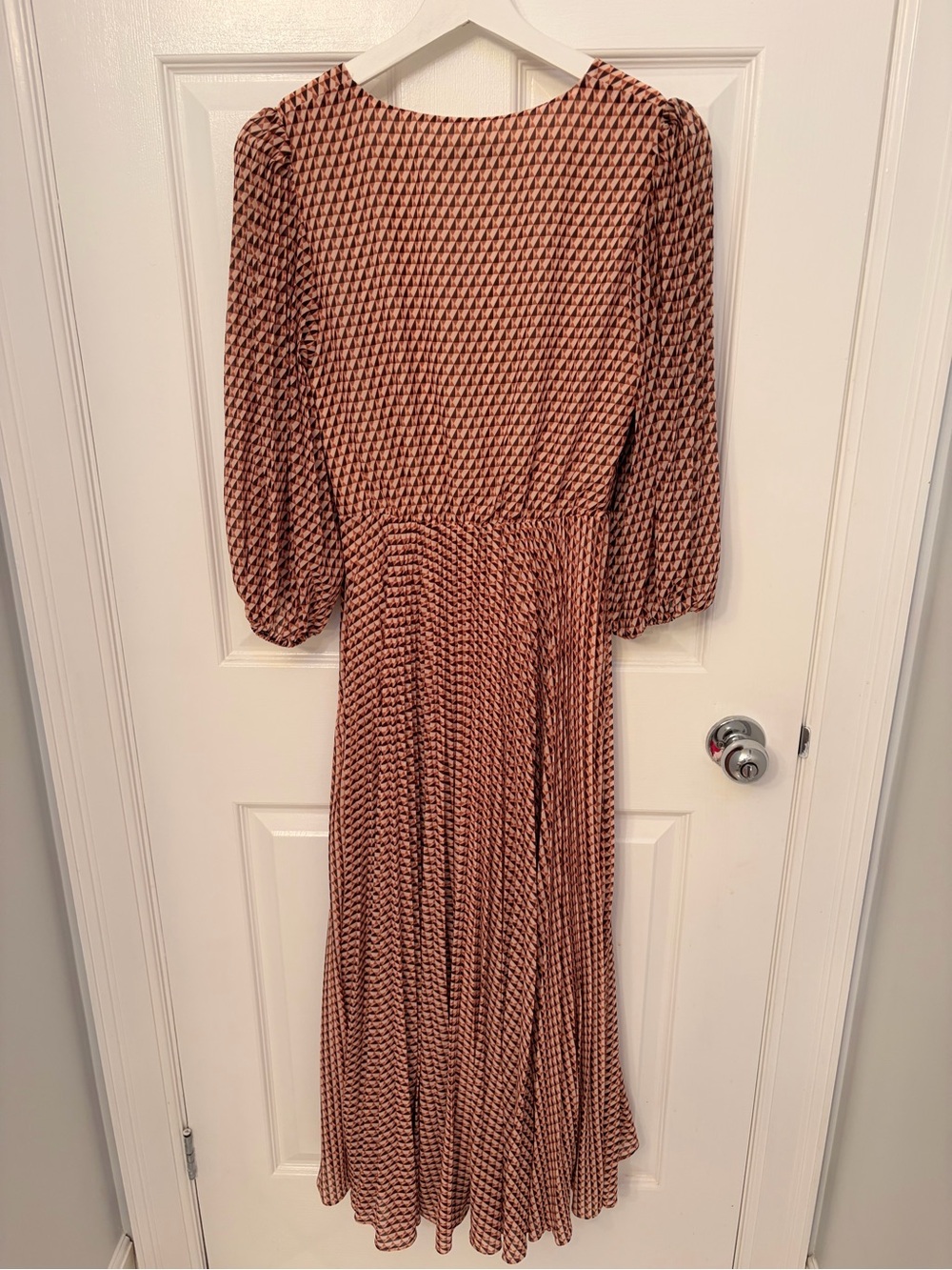Ever New Viviana twist front pleated midi dress - Picture 7 of 7